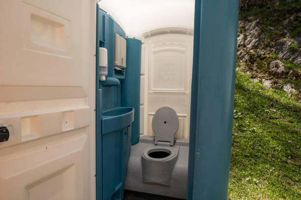 Best Portable Restroom Servicing (Cleaning and Restocking)  in Conneaut, OH